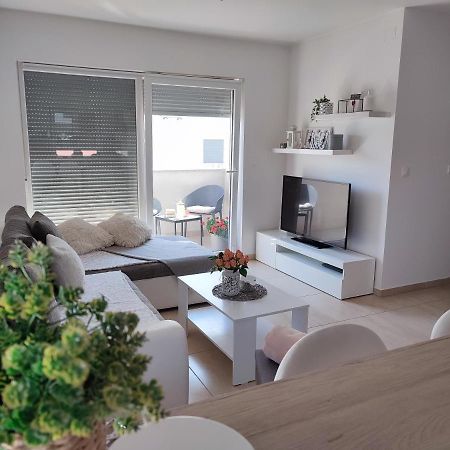 Nina Apartment Pula Exterior photo