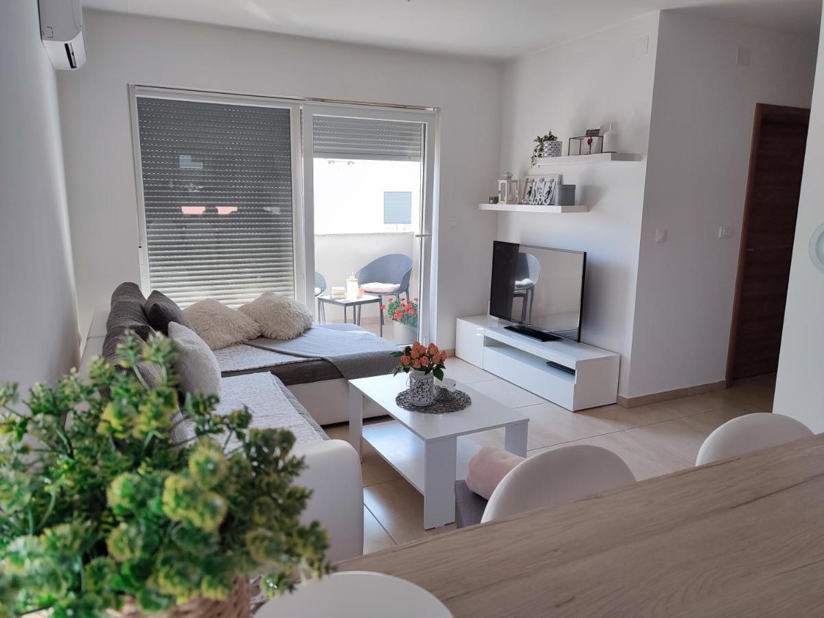 Nina Apartment Pula Exterior photo